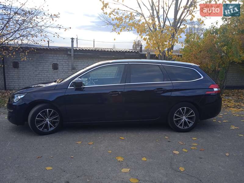 Універсал Peugeot 308 2015 в Ужгороді