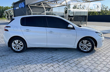 Хетчбек Peugeot 308 2015 в 