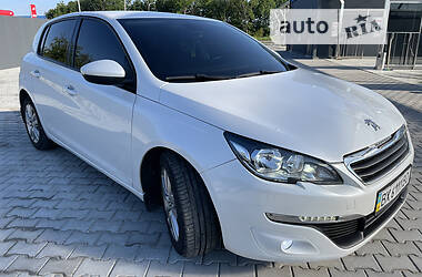 Хетчбек Peugeot 308 2015 в 