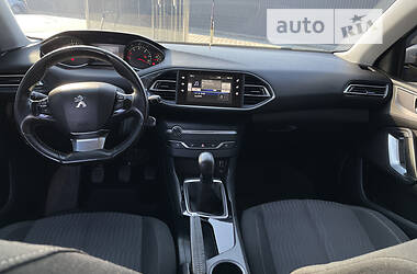Хетчбек Peugeot 308 2015 в 