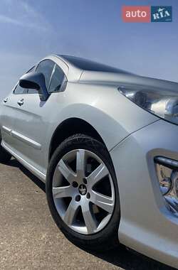 Хэтчбек Peugeot 308 2011 в Киеве