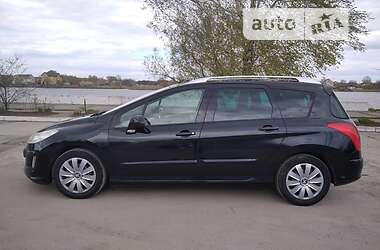 Универсал Peugeot 308 2010 в Староконстантинове