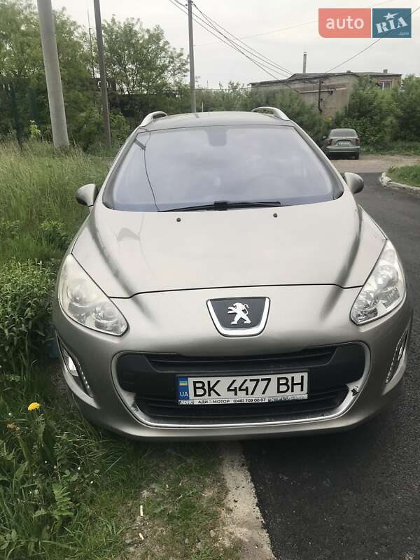 Універсал Peugeot 308 2012 в Рівному
