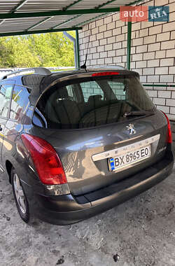 Универсал Peugeot 308 2010 в Полонном