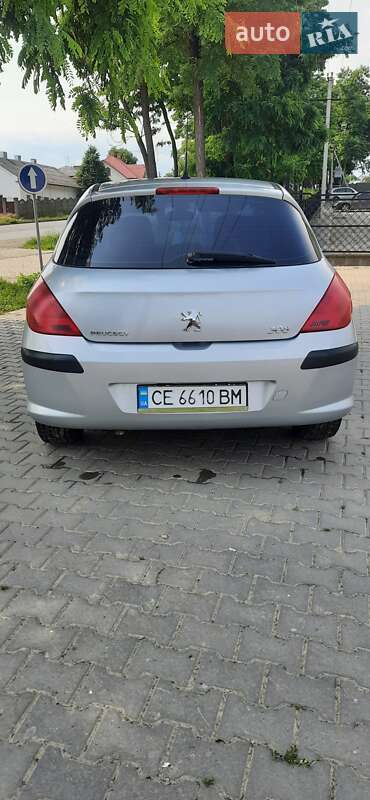 Хетчбек Peugeot 308 2011 в Чернівцях