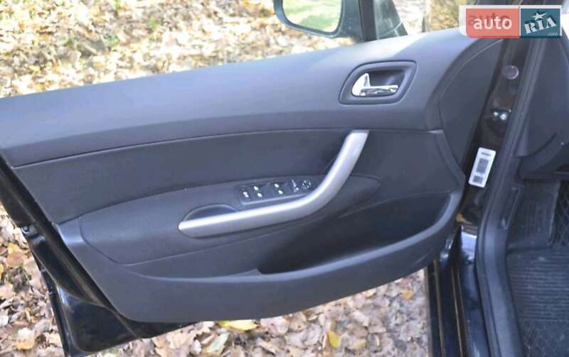 Универсал Peugeot 308 2010 в Калуше
