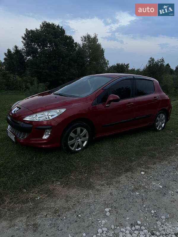Хетчбек Peugeot 308 2008 в Городку