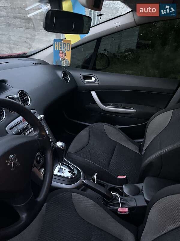 Хетчбек Peugeot 308 2008 в Городку