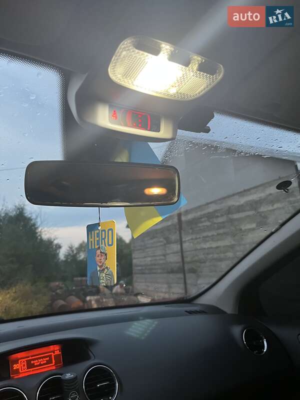 Хетчбек Peugeot 308 2008 в Городку