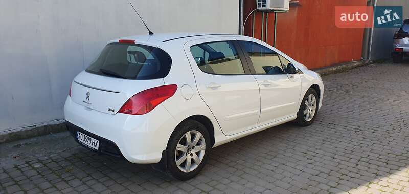 Хетчбек Peugeot 308 2012 в Ужгороді