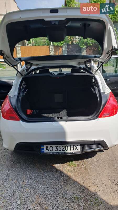 Хетчбек Peugeot 308 2012 в Ужгороді