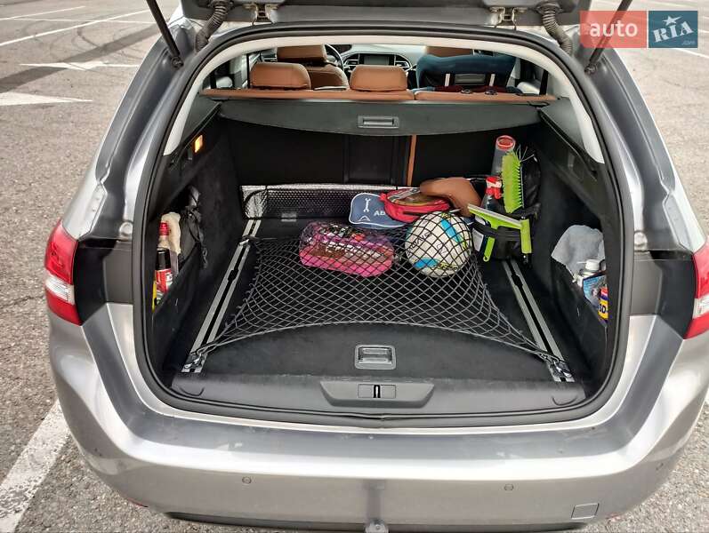 Універсал Peugeot 308 2015 в Чернівцях