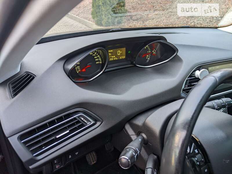 Універсал Peugeot 308 2014 в Рівному