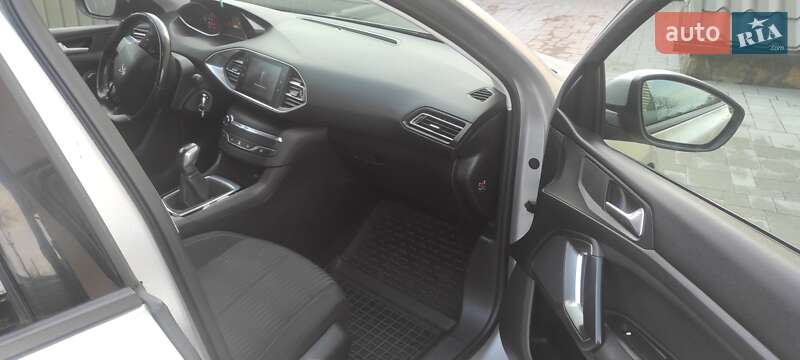 Универсал Peugeot 308 2016 в Самборе