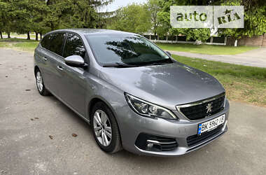 Универсал Peugeot 308 2017 в Дубно