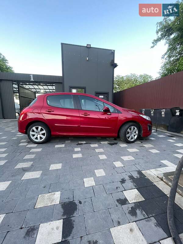 Хетчбек Peugeot 308 2011 в Бучачі