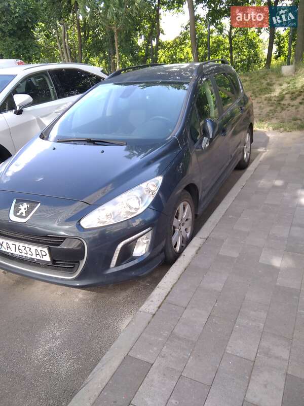 Универсал Peugeot 308 2012 в Киеве