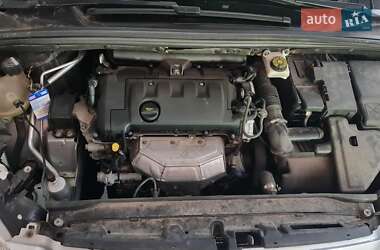 Хэтчбек Peugeot 308 2011 в 