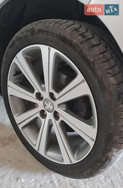 Хэтчбек Peugeot 308 2011 в 