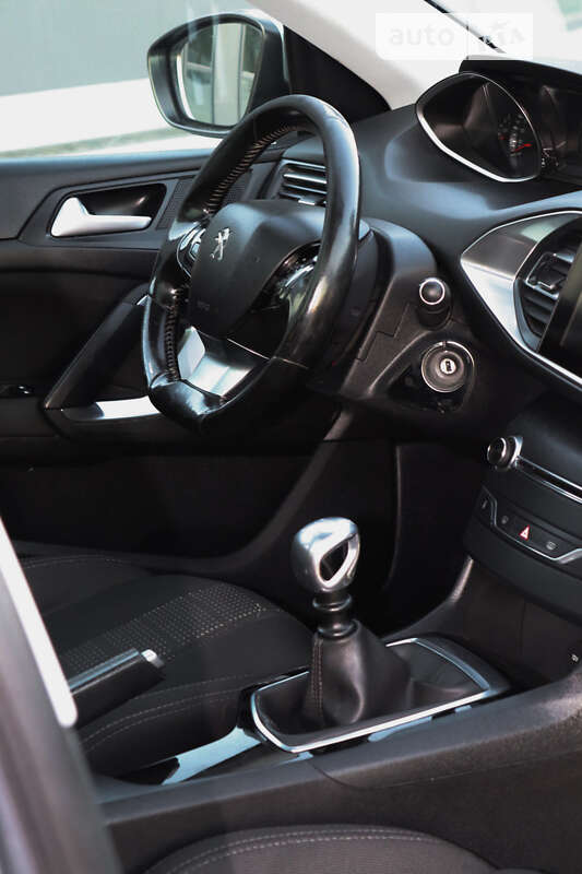 Універсал Peugeot 308 2015 в Тернополі