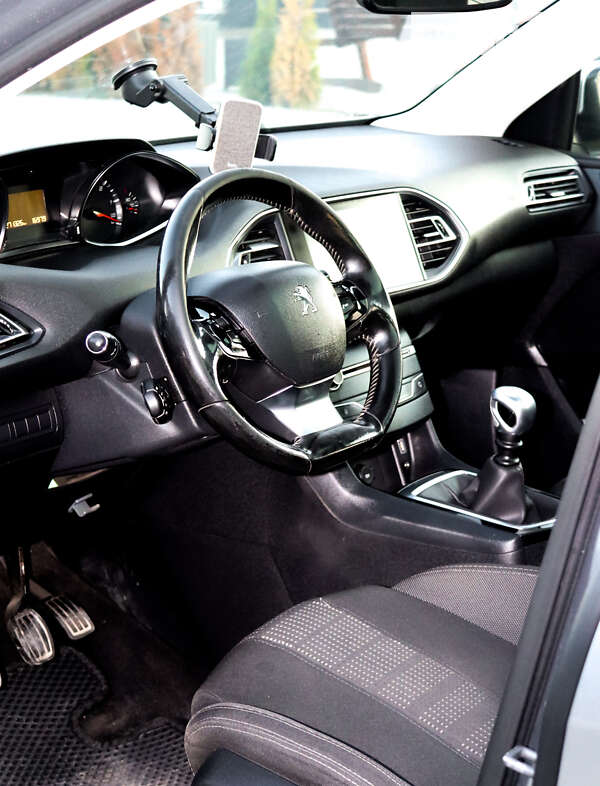 Універсал Peugeot 308 2015 в Тернополі