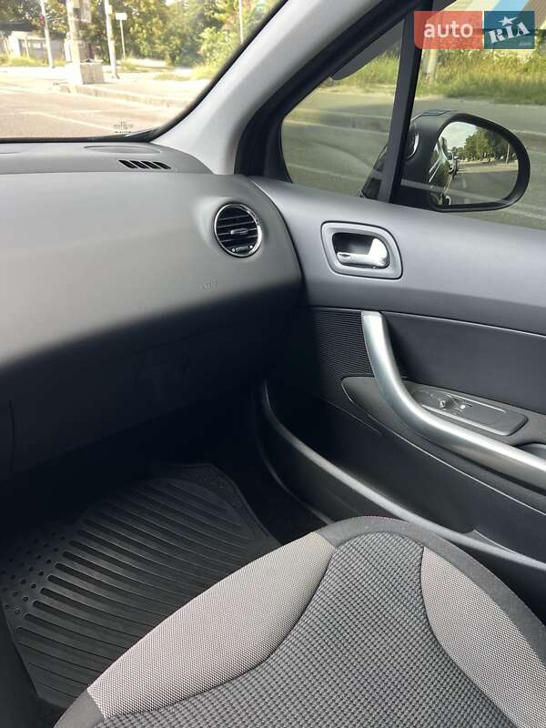 Хетчбек Peugeot 308 2012 в Дніпрі