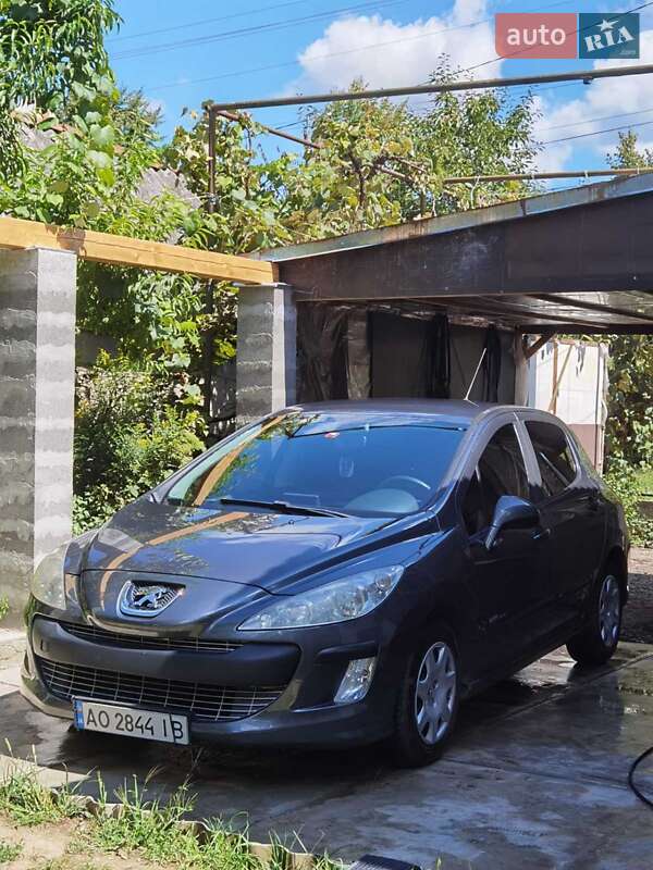 Хэтчбек Peugeot 308 2009 в 