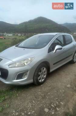 Хэтчбек Peugeot 308 2013 в Сваляве