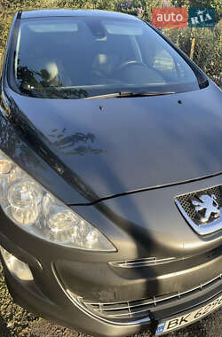 Хэтчбек Peugeot 308 2009 в Городке