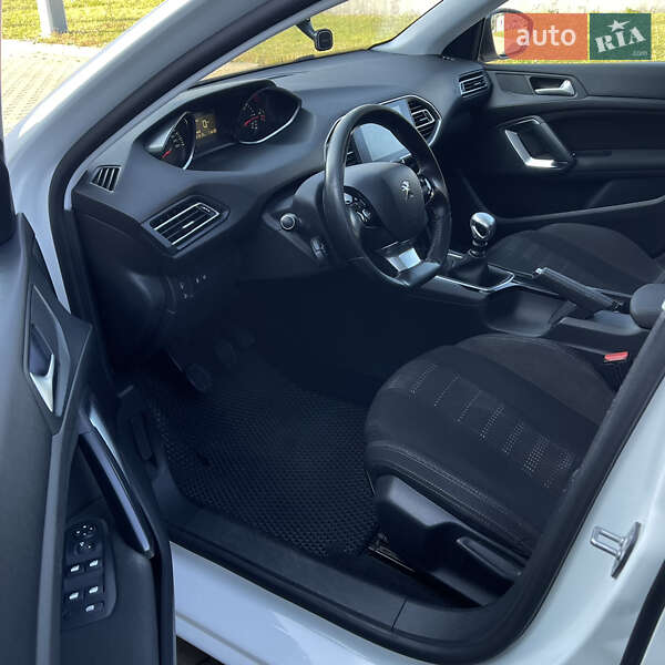 Універсал Peugeot 308 2015 в Львові