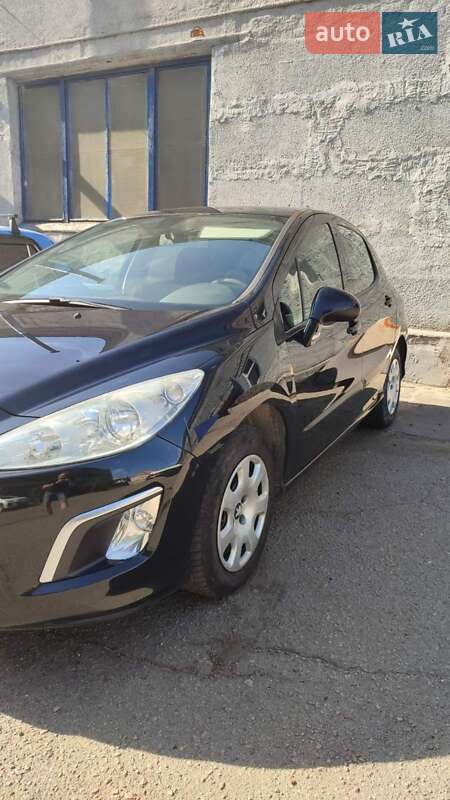 Хэтчбек Peugeot 308 2011 в Запорожье