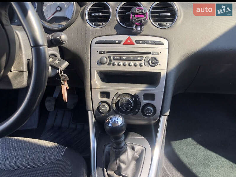 Хетчбек Peugeot 308 2010 в Ужгороді