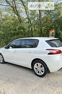 Хетчбек Peugeot 308 2015 в Южноукраїнську