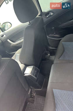 Хэтчбек Peugeot 308 2011 в 