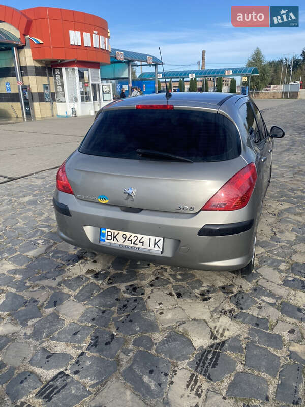 Хэтчбек Peugeot 308 2010 в Березному