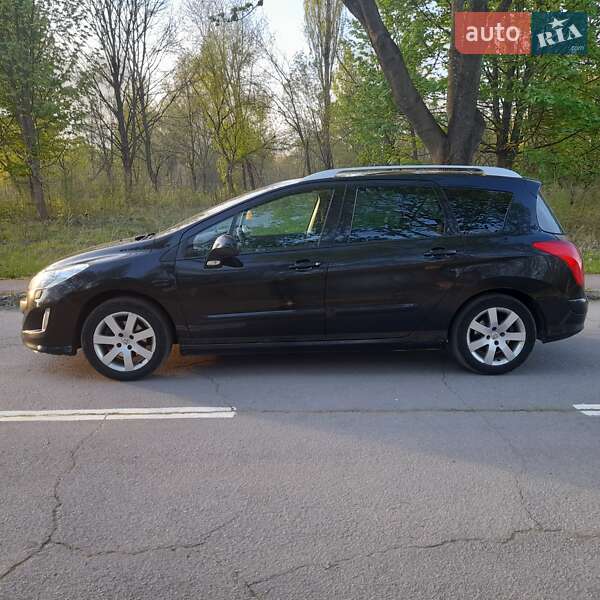 Універсал Peugeot 308 2011 в 
