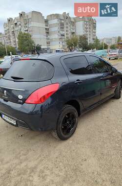 Хэтчбек Peugeot 308 2011 в 