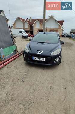 Хэтчбек Peugeot 308 2011 в 