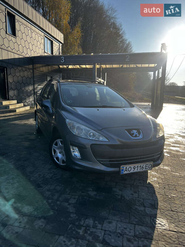 Универсал Peugeot 308 2010 в Тячеве