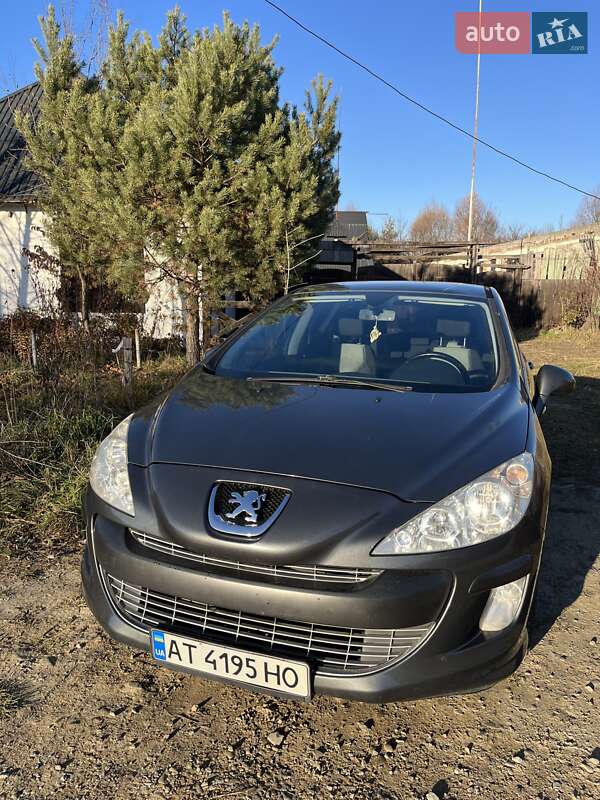 Хэтчбек Peugeot 308 2008 в Ивано-Франковске