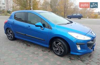 Хэтчбек Peugeot 308 2010 в Покровске