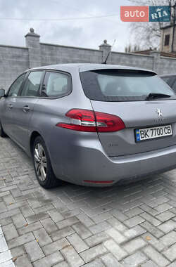 Універсал Peugeot 308 2015 в Рівному