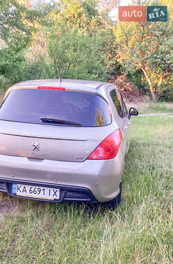 Хэтчбек Peugeot 308 2011 в Киеве