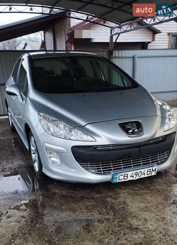 Хетчбек Peugeot 308 2010 в Чернігові