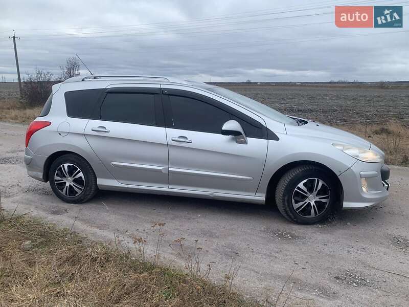 Универсал Peugeot 308 2010 в Иванове