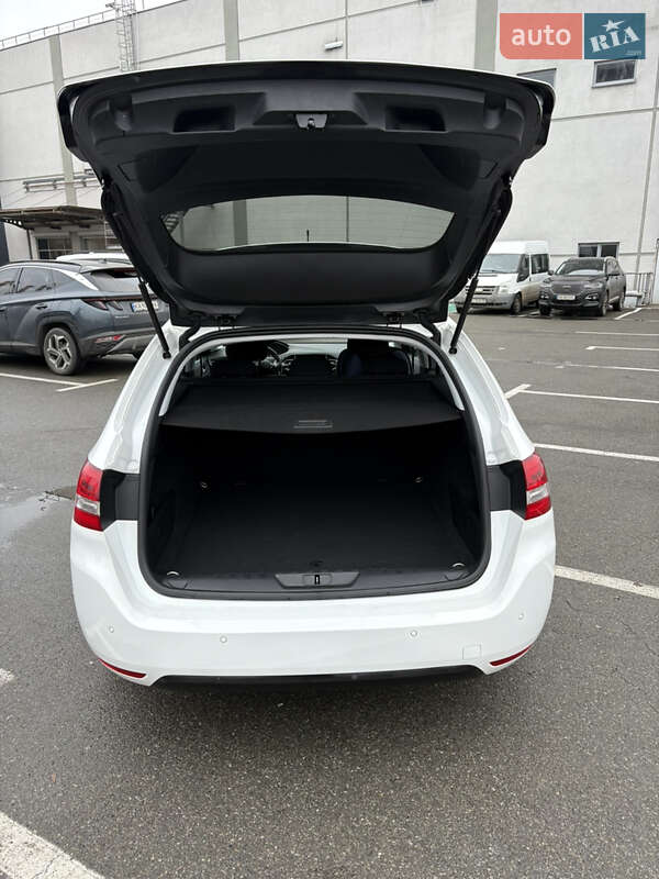 Универсал Peugeot 308 2016 в Киеве