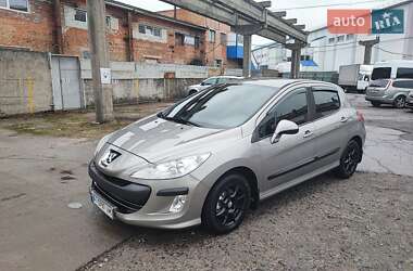 Хэтчбек Peugeot 308 2010 в 