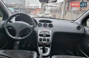 Хэтчбек Peugeot 308 2010 в 