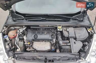 Хэтчбек Peugeot 308 2010 в 