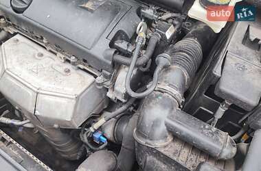 Хэтчбек Peugeot 308 2010 в 